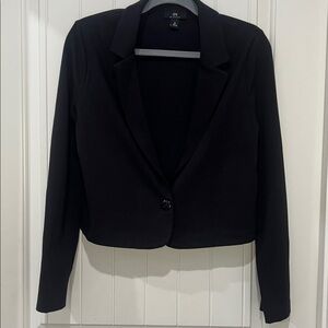 I.N. San Francisco Black one button cropped blazer